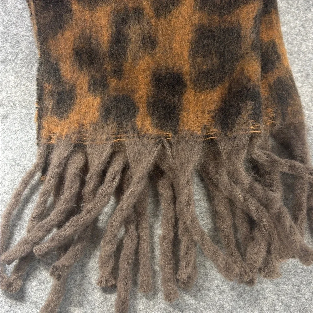 Universal Thread brown&  blk scarff and gloves set animal print NWT